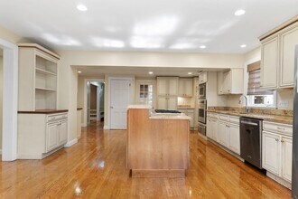 303 Upland Ave in Newton, MA - Building Photo - Building Photo