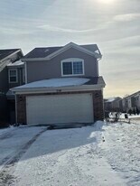 719 Wellington Ln in Cary, IL - Building Photo