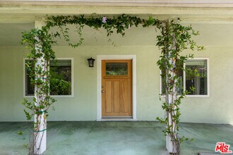 1510 N Hoover St in Los Angeles, CA - Building Photo - Building Photo