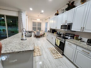 9094 New Hope Ct in Royal Palm Beach, FL - Building Photo - Building Photo