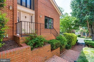 1498 Hampton Hill Cir in McLean, VA - Building Photo - Building Photo