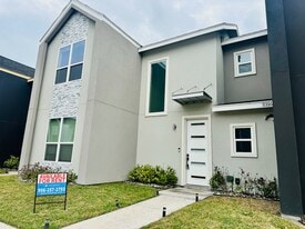 5316 N Crown Point in Pharr, TX - Building Photo