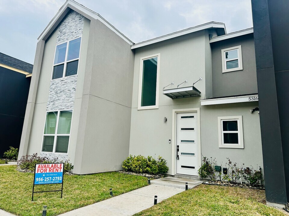 5316 N Crown Point in Pharr, TX - Building Photo
