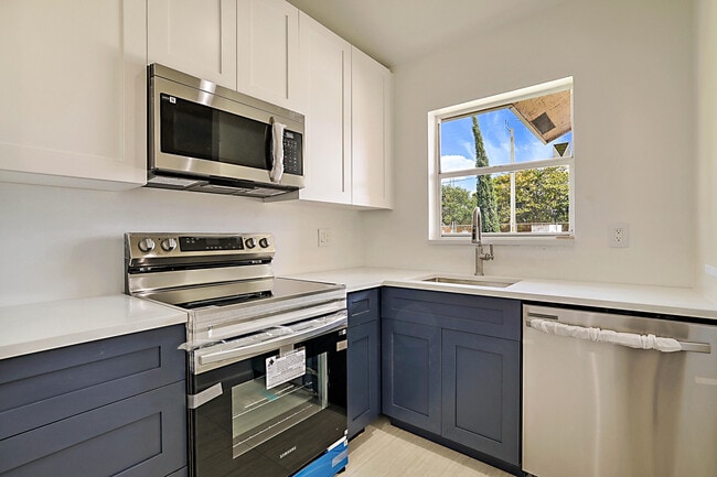 320 NE 42nd St