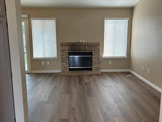 821 E Julia Way in Hanford, CA - Building Photo - Building Photo