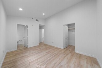 1133 S Hoover St in Los Angeles, CA - Building Photo - Building Photo