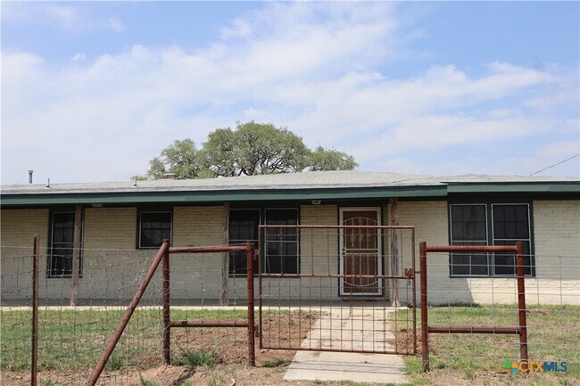 5857 FM 466 in Seguin, TX - Building Photo - Building Photo