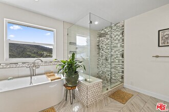 3804 Vista Linda Dr in Los Angeles, CA - Building Photo - Building Photo