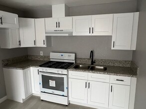 10916 Santa Ana St in Lamont, CA - Building Photo - Building Photo