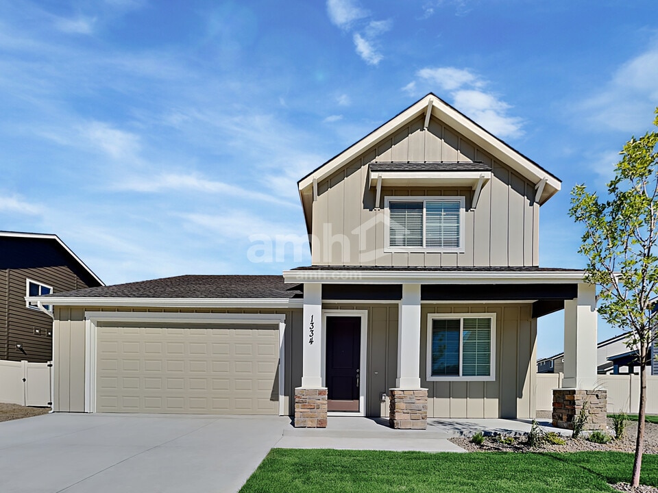 1334 N Barkvine Ave in Star, ID - Building Photo