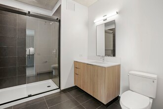221 W Polk St in Chicago, IL - Building Photo - Building Photo