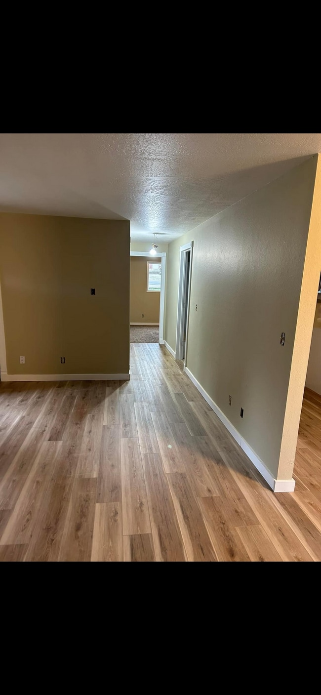 1540 SW Fairview Ave in Dallas, OR - Building Photo - Building Photo