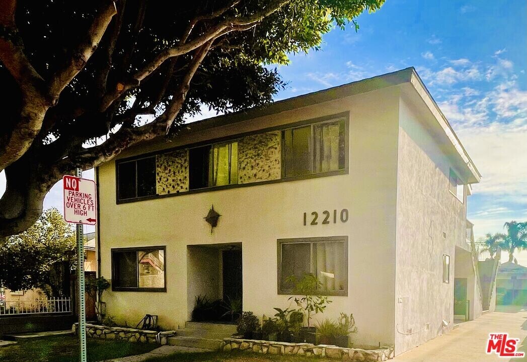 12210 Birch Ave in Hawthorne, CA - Building Photo