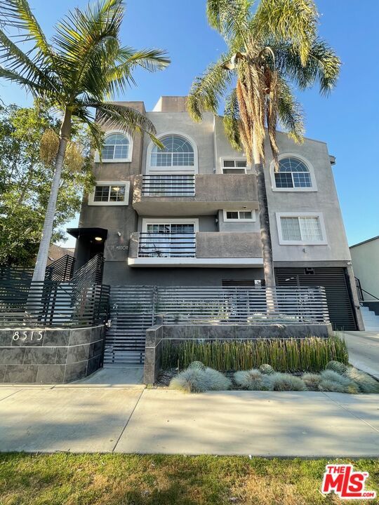 8515 Alcott St in Los Angeles, CA - Building Photo - Building Photo