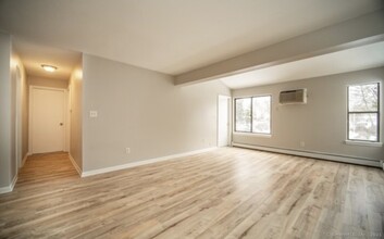 28 Woodland Dr in Cromwell, CT - Building Photo - Building Photo