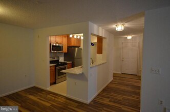 10009 Vanderbilt Cir in Rockville, MD - Building Photo - Building Photo