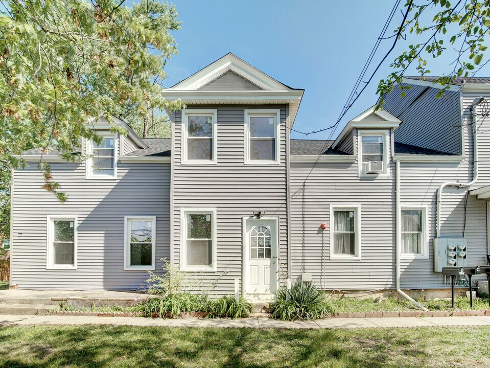 204 Montrose Ave, Unit D in South Plainfield, NJ - Building Photo