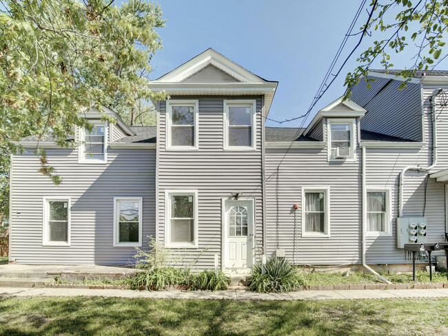 204 Montrose Ave, Unit D