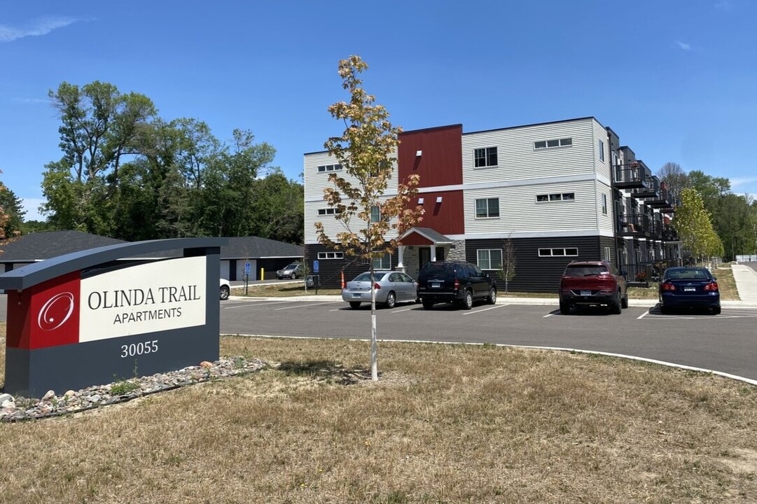 Olinda Trail Apartments in Lindstrom, MN - Foto de edificio