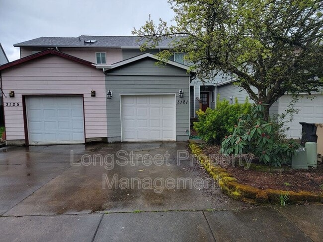 property at 3121 NE Flintlock Pl