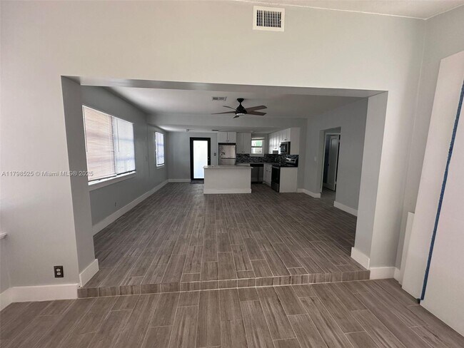 209 SW 5th St in Dania Beach, FL - Building Photo - Building Photo
