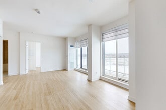 2 David Eyer Rd in Richmond Hill, ON - Building Photo - Building Photo