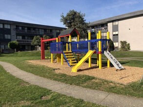 Ashley Court in Surrey, BC - Building Photo - Building Photo