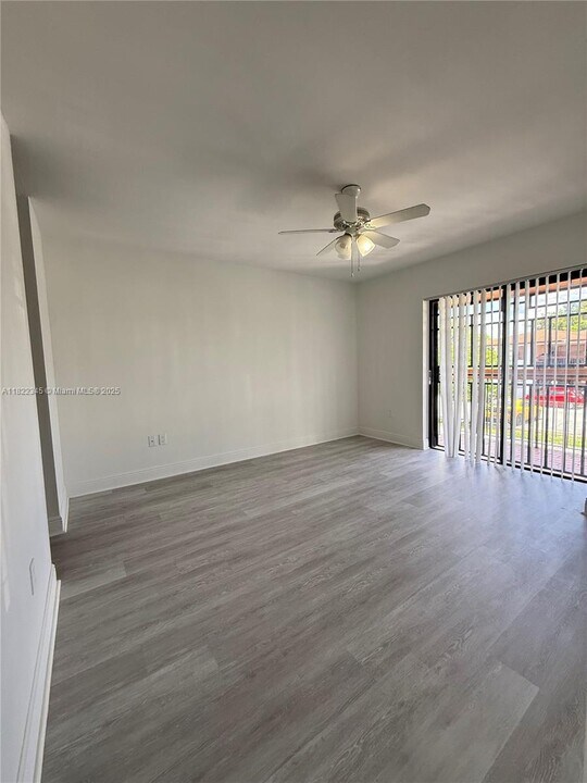 2354 W 62nd St in Hialeah, FL - Building Photo