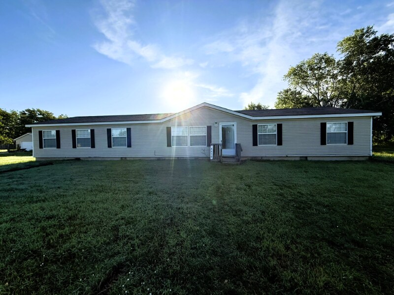 8650 S Hydraulic St in Haysville, KS - Building Photo