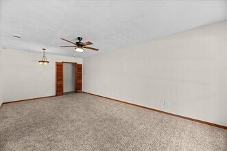320 Hilltop Ln in Wylie, TX - Foto de edificio - Building Photo