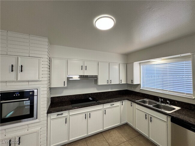 2539 Winterwood Blvd in Las Vegas, NV - Building Photo - Building Photo