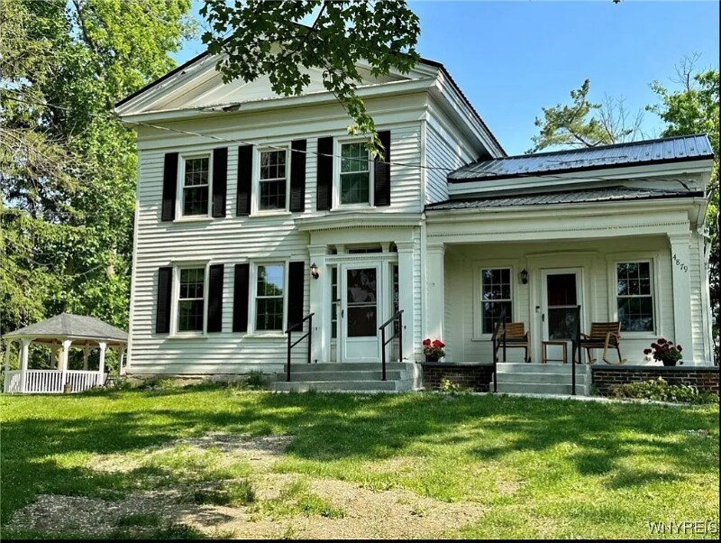 4879 California Rd in Orchard Park, NY - Building Photo