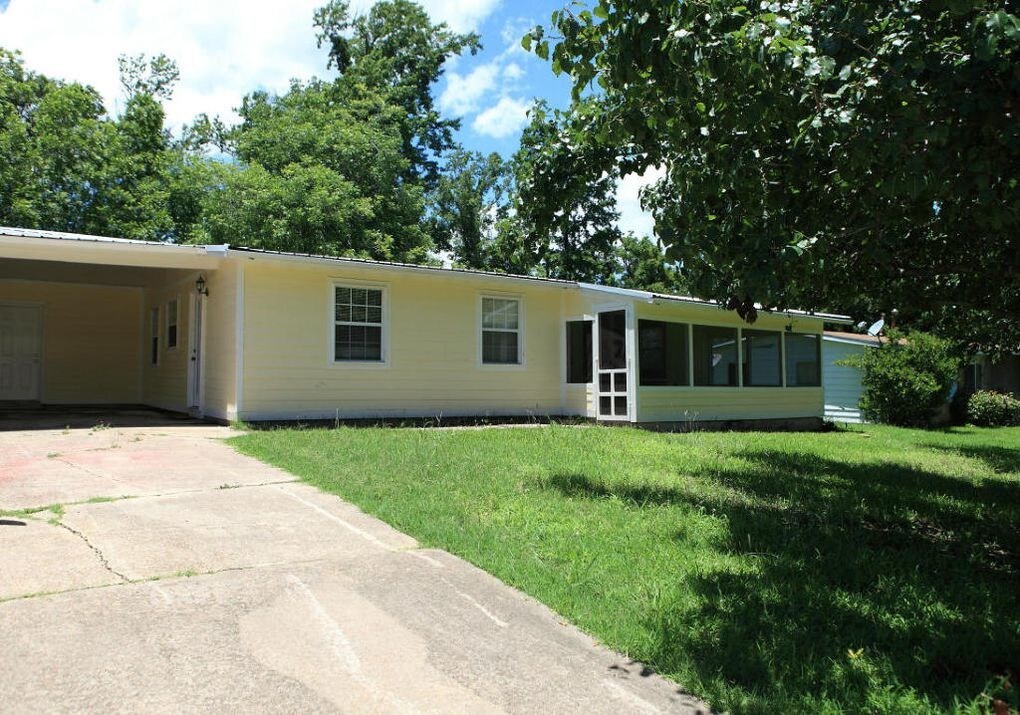 904 Kings Rd in Leesville, LA - Building Photo