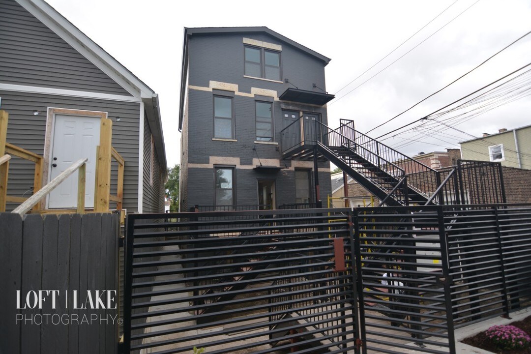 2721 W 24th Pl-Unit -3 in Chicago, IL - Building Photo