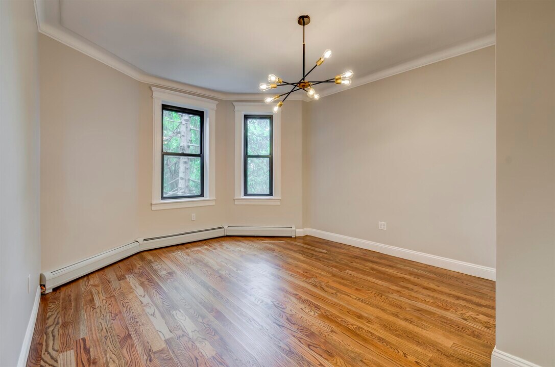 333 Princeton Ave in Jersey City, NJ - Building Photo