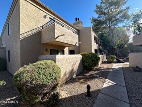 2935 68TH St-Unit -109 in Scottsdale, AZ - Foto de edificio - Building Photo