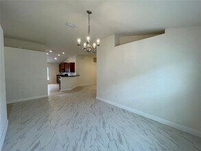 10705 Standing Stone Dr in Wimauma, FL - Building Photo - Building Photo