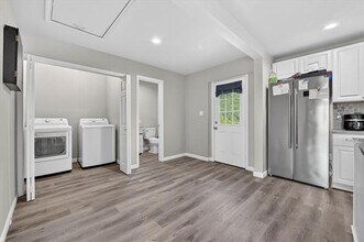 324 N Shore Pl in Lewisville, TX - Building Photo - Building Photo