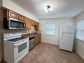 854 Loekes Dr in Florissant, MO - Building Photo - Building Photo