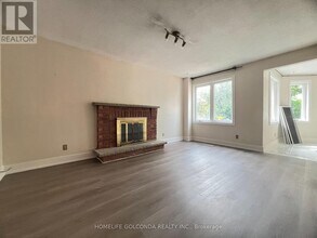 277 Huntington Ridge Dr in Mississauga, ON - Building Photo - Building Photo