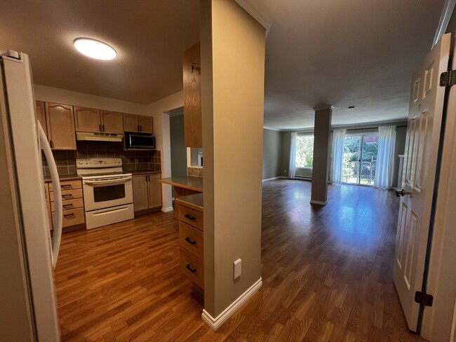 3250 Ross Rd in Nanaimo, BC - Building Photo - Building Photo