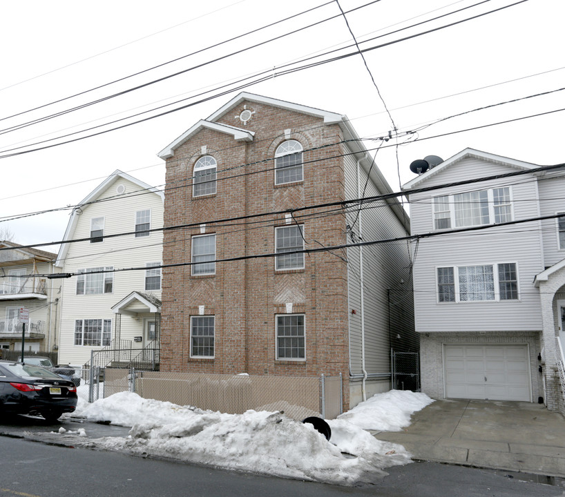 1028 E Grand Street in Elizabeth, NJ - Building Photo