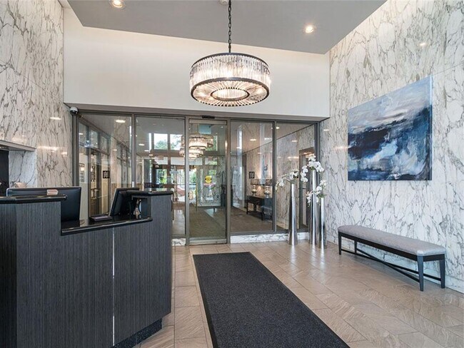 3450 N. Lake Shore Drive in Chicago, IL - Building Photo - Lobby