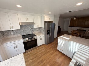 4635 Cobb Dr in San Diego, CA - Building Photo - Building Photo