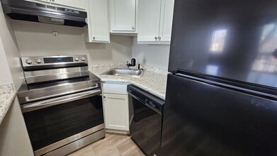 Maverick Apartments in Des Moines, IA - Building Photo - Interior Photo