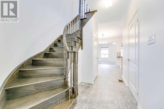 2278 Stone Glen Crescent in Oakville, ON - Building Photo - Building Photo