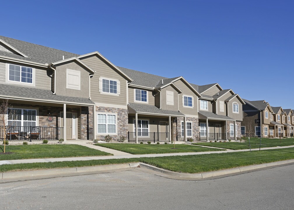 Parkview Townhomes Phase I in Olathe, KS - Building Photo