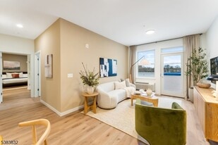 431 Dr Martin Luther King Jr Blvd in East Orange, NJ - Building Photo