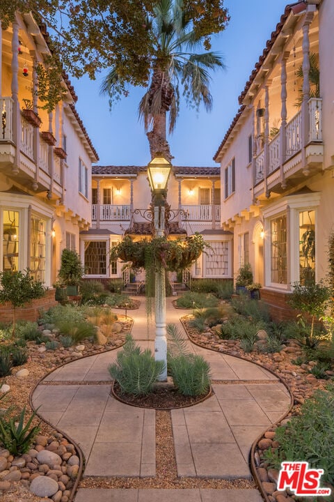 1930 Rodney Dr in Los Angeles, CA - Building Photo - Building Photo