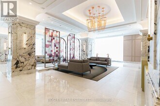 2001-2010 INN ON THE PARK Dr in Toronto, ON - Building Photo - Building Photo